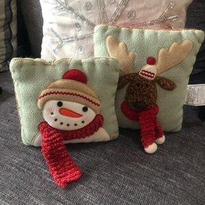 VINTAGE HALLMARK SET OF 2 SNOWMAN/MOOSE SMALL TOSS PILLOWS